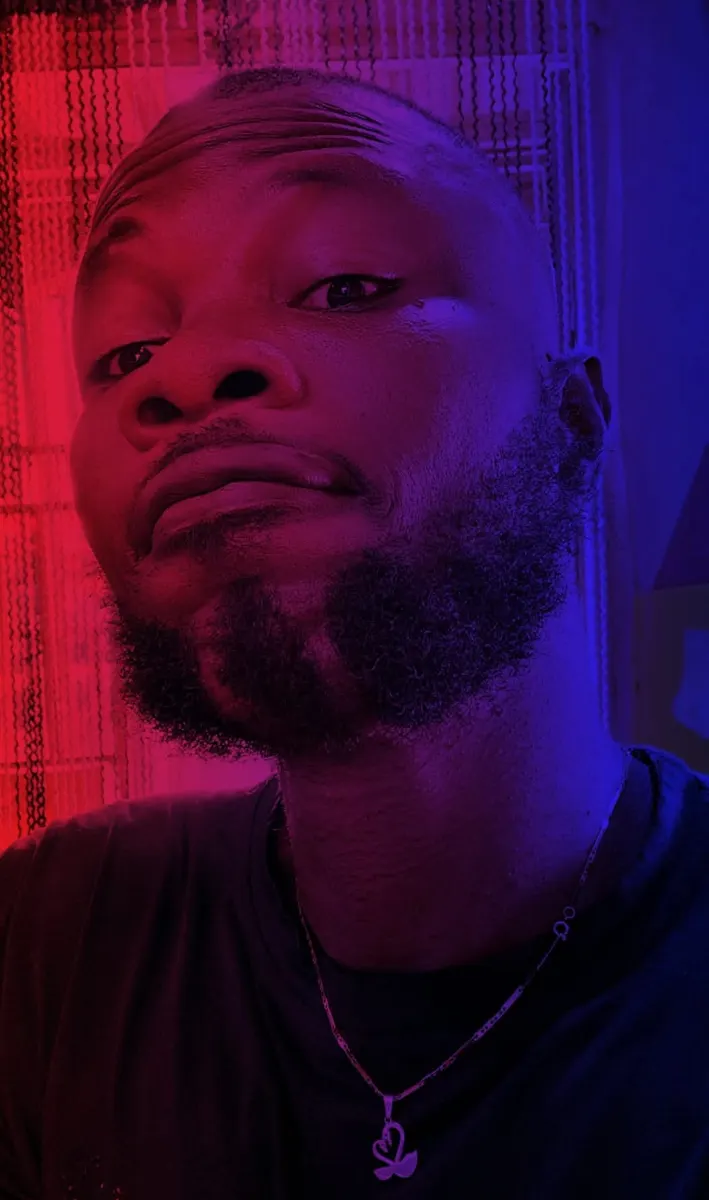 Danhalight portrait with gold rim lighting