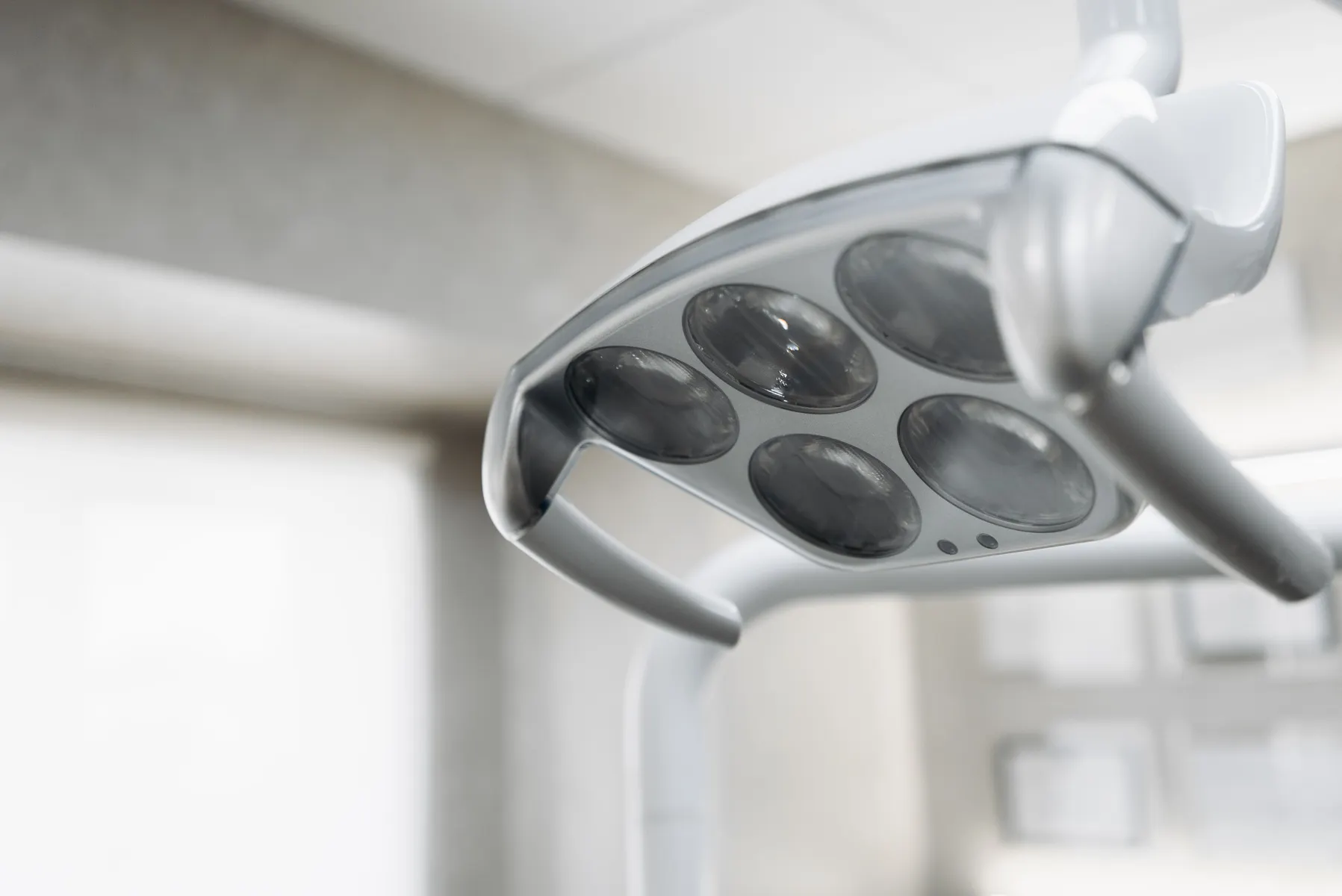 Modern dental operatory light in clinical setting