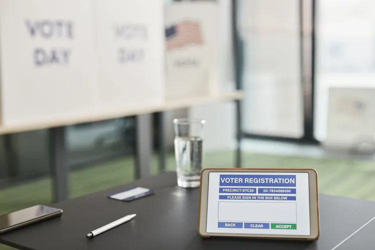Digital voter registration tablet
