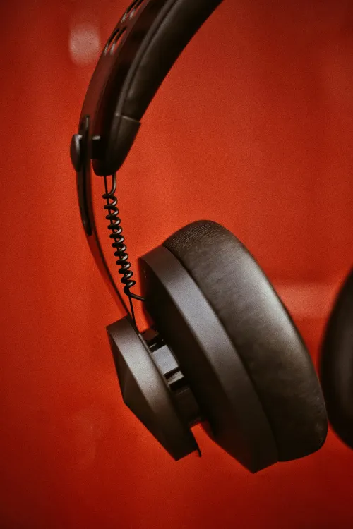 Black cordless headphones