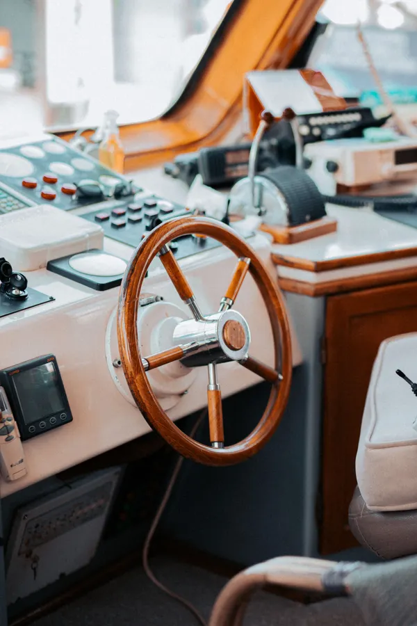 Yacht helm station and controls